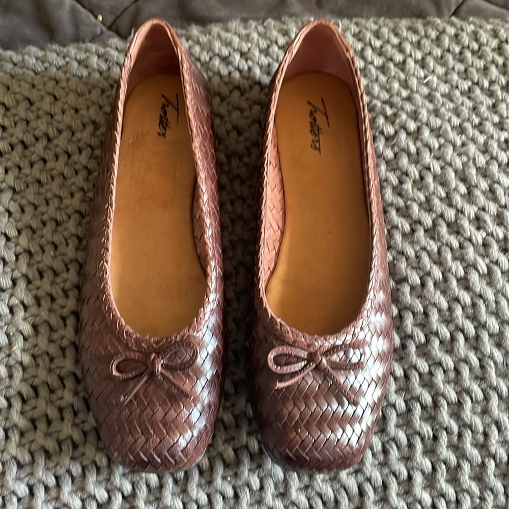 Trotters brown ballet flats.